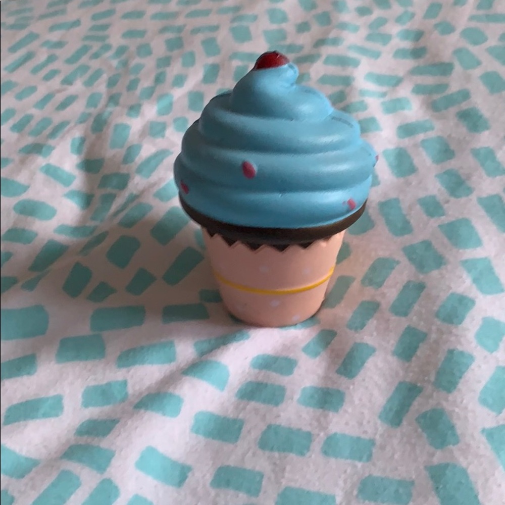 Cupcake squishy :) - Picture 2 of 3